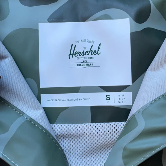 Brand New Herschel Fishtail Rain Parka - Picture 5 of 9